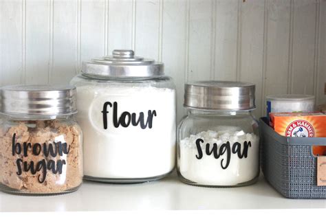 EASY DIY PANTRY LABELS WITH YOUR CRICUT | EVERYDAY JENNY