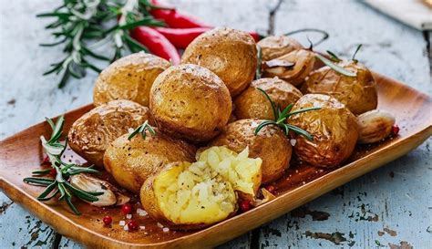 15 Receitas de Batata Assada No Forno COM Versões Diferenes Para Refeições Deliciosas