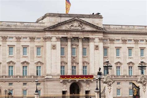 Walking Tour From Buckingham To London Parliament