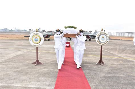 Indian Navy bids farewell to the pilot who lost his life in Mig-29K ...