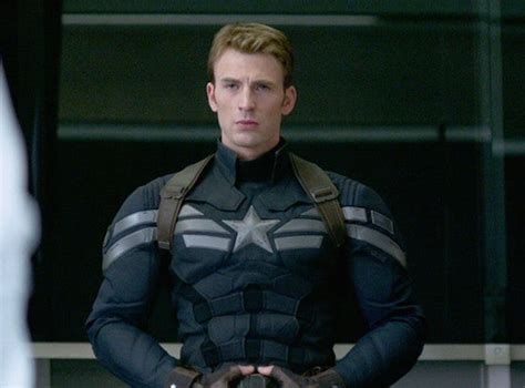 Captain America Star Chris Evans Wins Best Action Movie Actor At the People's Choice Awards