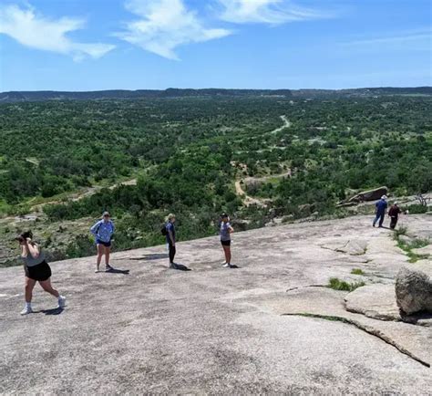 Hiking Enchanted Rock Summit Trail - Enchanted Rock