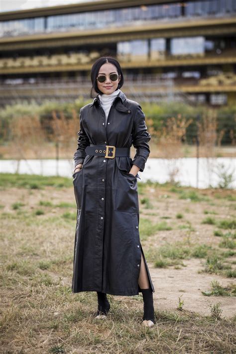 How to Wear a Trench Coat Without Looking Like a Detective | ファッションアイデア ...