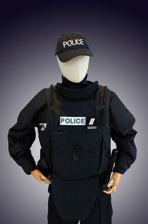 Police Nationale Garde en faction - La compagnie du costume