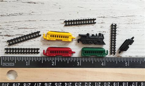 Miniature Train Set, Metal Mini Train With Tracks, Dollhouse Miniature ...