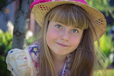 hat, women's hat, fashionable, headwear, straw hat, summer hat, pink, garden, out, nature, close ...