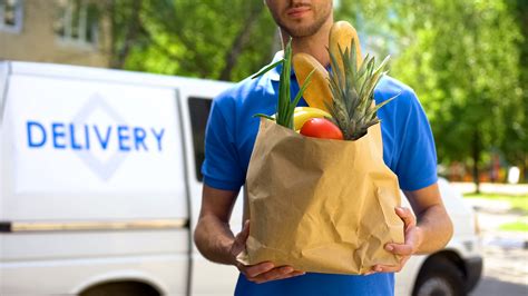 Amazon Goes National With Free 1-Hour Grocery Pickup at Whole Foods | The Motley Fool