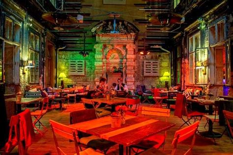 Budapest Nightlife: Top 12 Exciting Clubs & Bars In 2019