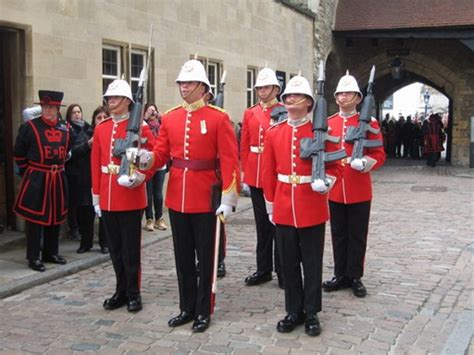 CampoPulse: Royal Gibraltar Regiment guards the Crown Jewels