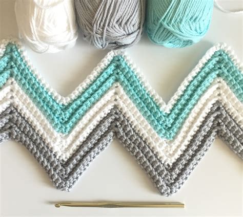 Daisy Farm Crafts: Single Crochet Chevron Blanket in Mint, Gray, and White