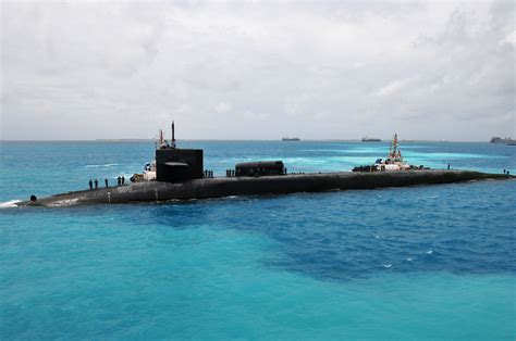 File:US Navy 110905-N-JH293-063 The Ohio-class guided-missile submarine ...