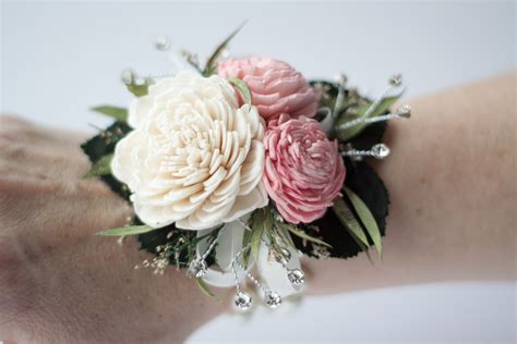 Keepsake wrist corsage from thebackyardgardener.net Photo: @wendiparrieraphoto (With images ...