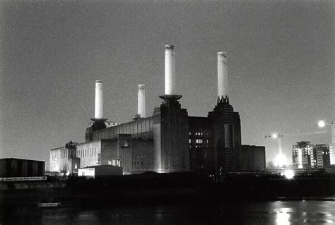 Battersea power station at night before the renovation