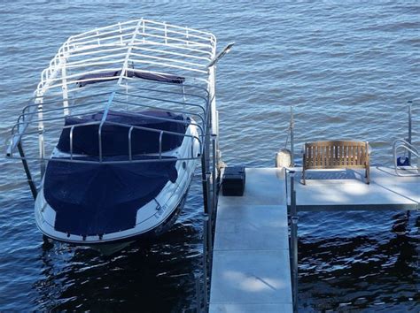 Hewitt Boat Lift Canopy / Boat Lift: Hewitt Hydro Cantilever with full enclosure ... : Your ...