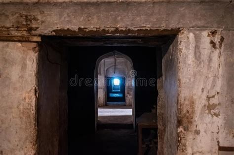 A Dark Arcaded Corridor in Orchha Editorial Photo - Image of interior, mahal: 202314236