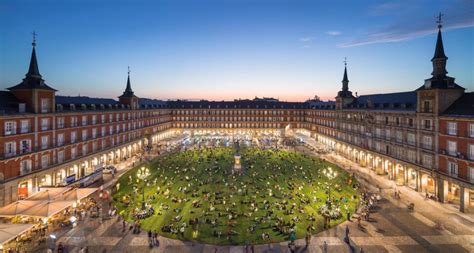 A Madrid Plaza Transformed Into a Temporary Park With Over 35,000 ...