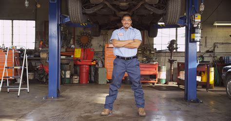 Necessary Automotive Technician Uniform Features | Automotive technician, Auto repair, Auto ...