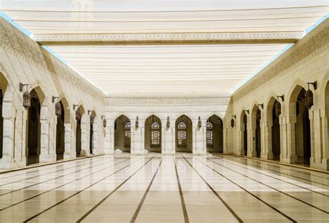 Sultan Qaboos Grand Mosque Interior Editorial Photography - Image of ...