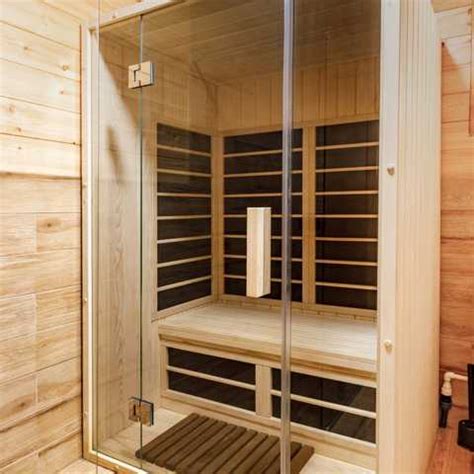 Saunas vs Steam Rooms: Is One Better For Muscle Recovery? - SET FOR SET