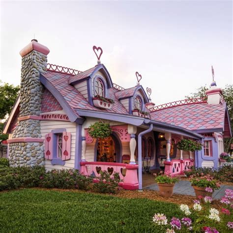 Proto-Knowledge: Real-life fairy tale houses