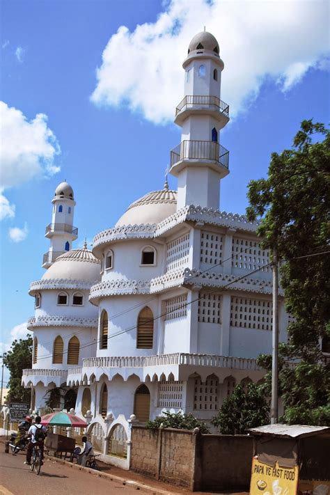 AHMADIYYA MOSQUE: Ahmadiyya Muslim Jamaat Mosque - Tamale Ghana