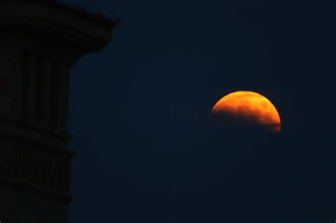 Blood Moon rising: Timelapse of the lunar eclipse