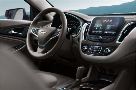 2019 Chevrolet Malibu Hybrid: 20 Interior Photos | U.S. News & World Report