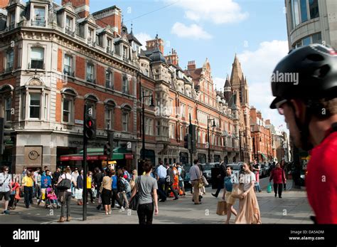 Crossing between Oxford Street and Duke Street, London, W1, UK Stock ...