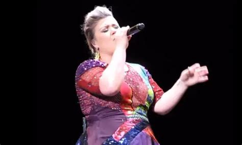 Kelly Clarkson & Pentatonix Kick Off Summer Tour (VIDEOS)