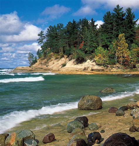 Pictured Rocks National Lakeshore | Lake Superior, Sandstone Cliffs ...