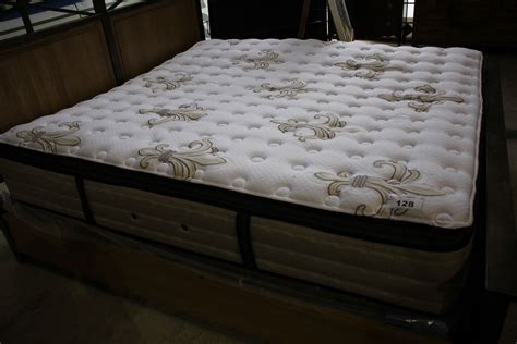 KING SIZE MATTRESS AND BOXSPRING SET - Able Auctions