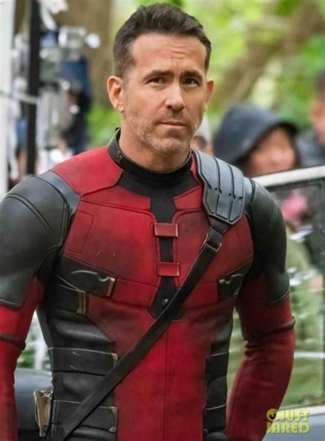 Ryan Reynolds Deadpool Red Suit