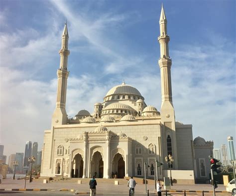 Al Noor Mosque in Sharjah - Guide for Tourists