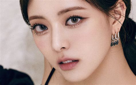 ITZY's Yuna showcases her graceful beauty in the new concept photo for ...