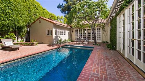 Jodie Foster Sells in the Hollywood Hills