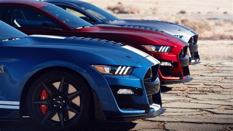 2020 Ford Mustang Shelby GT350 vs. GT500: Which Is the Better Sports Car?