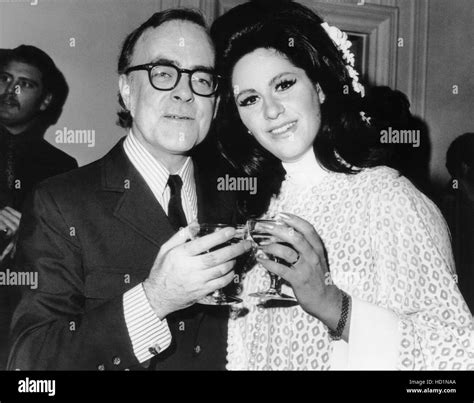 New York wedding of Lainie Kazan, right, and composer Peter Daniels, February 28, 1971 Stock ...