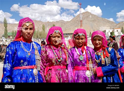 Ladakhi woman wearing Traditional Ladakhi Dress in Ladakh festivales ...