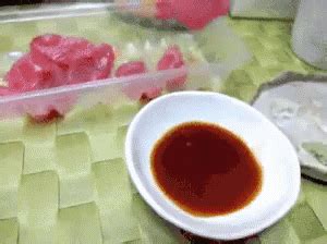 マグロ しょうゆ 刺身 GIF – Maguro Tuna Sashimi – discover and share GIFs