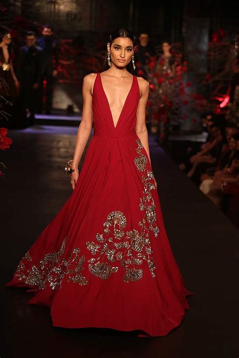 Manish Malhotra | Autumn Winter 2015 Couture Fashion Show: Runway Review | Shilpa Ahuja