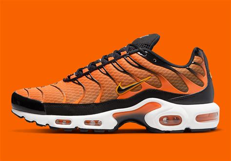 Nike Air Max Plus Orange Black DM0032-800 | SneakerNews.com