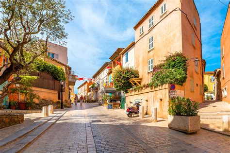 10 Ways to Enjoy Glamorous St Tropez on a Budget - How to Save Money in St Tropez – Go Guides