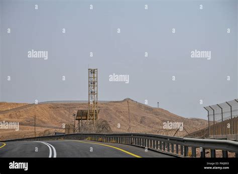 The fence of the Israeli, Egyptian border Stock Photo - Alamy