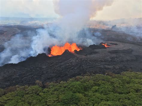 A Popular Hiking Trail Just Reopened at Hawaiʻi Volcanoes National Park ...