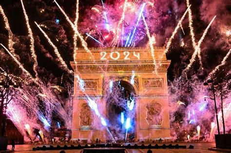 Watch New Year's Eve 2024 fireworks from around the world: From New ...