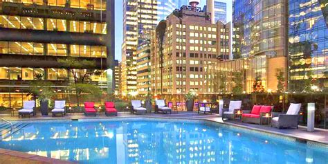 Hilton Toronto | Travelzoo