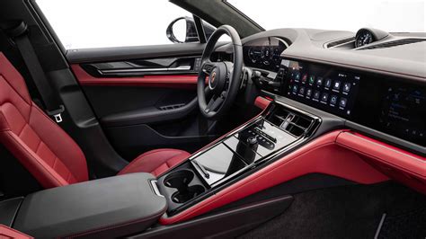 2024 Porsche Panamera shows its new interior - Autodevot