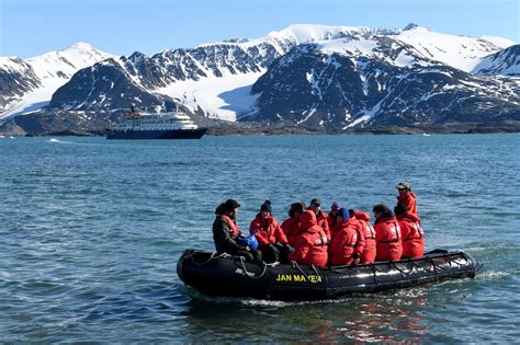 Spitsbergen: The Wildlife Capital of The Arctic - Freestyle Adventure ...