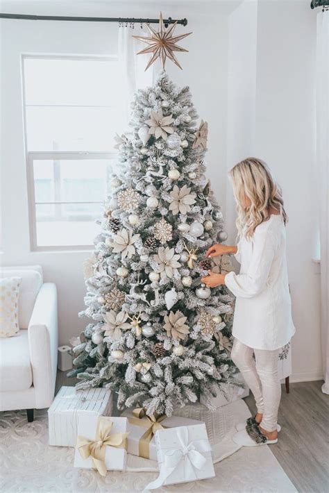 48 Stunning White Christmas Tree Ideas To Decorate Your Interior ...