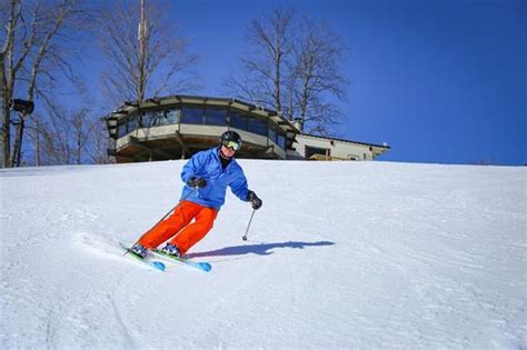 Pair of Michigan ski resorts compete for longest season - mlive.com